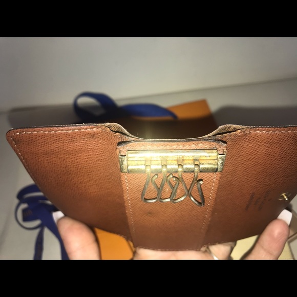 💯% Auth. Louis Vuitton Monogram 4 key case holder - Picture 4 of 7